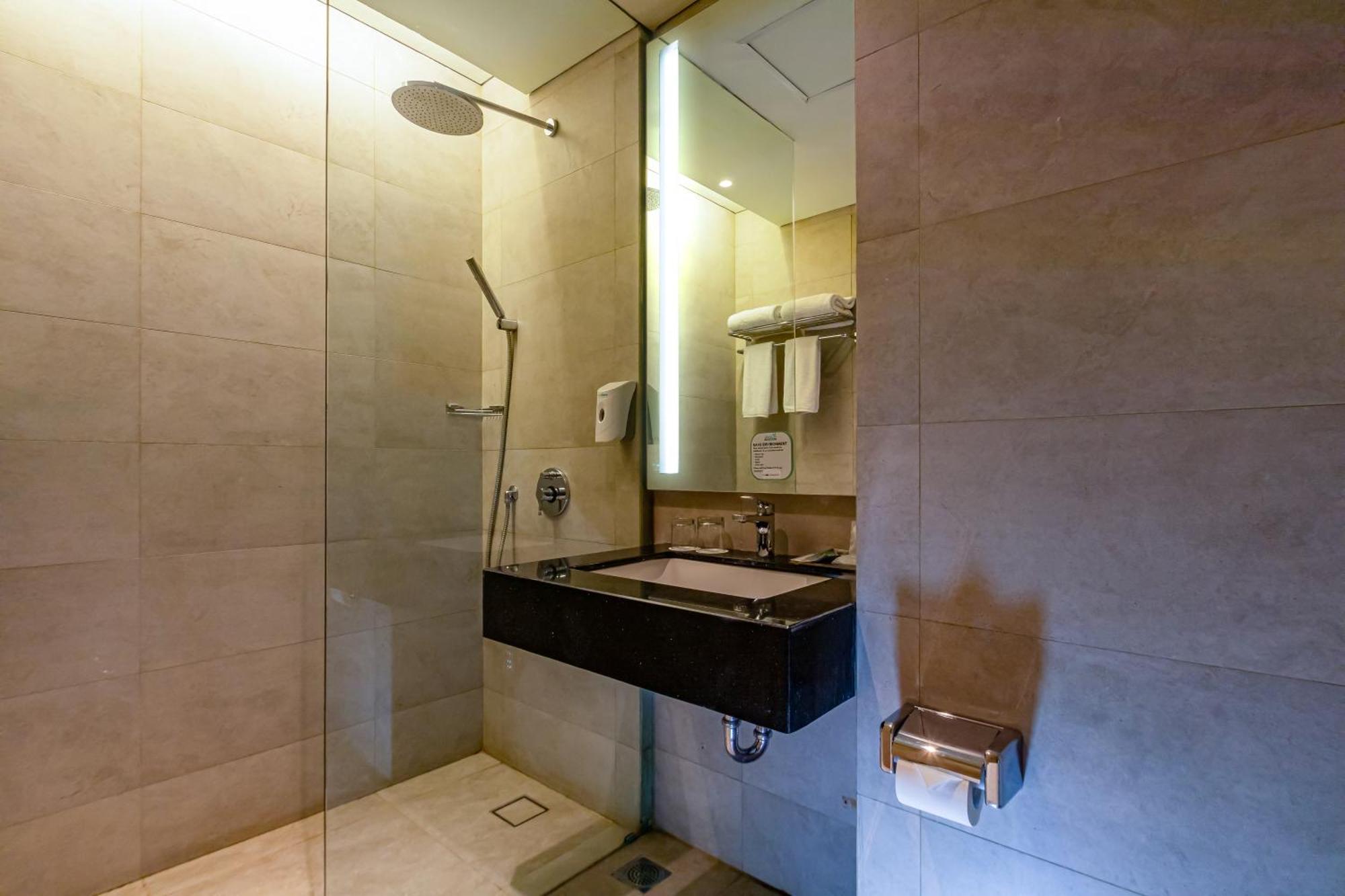 Hotel Ayola Lippo Cikarang Ngoại thất bức ảnh