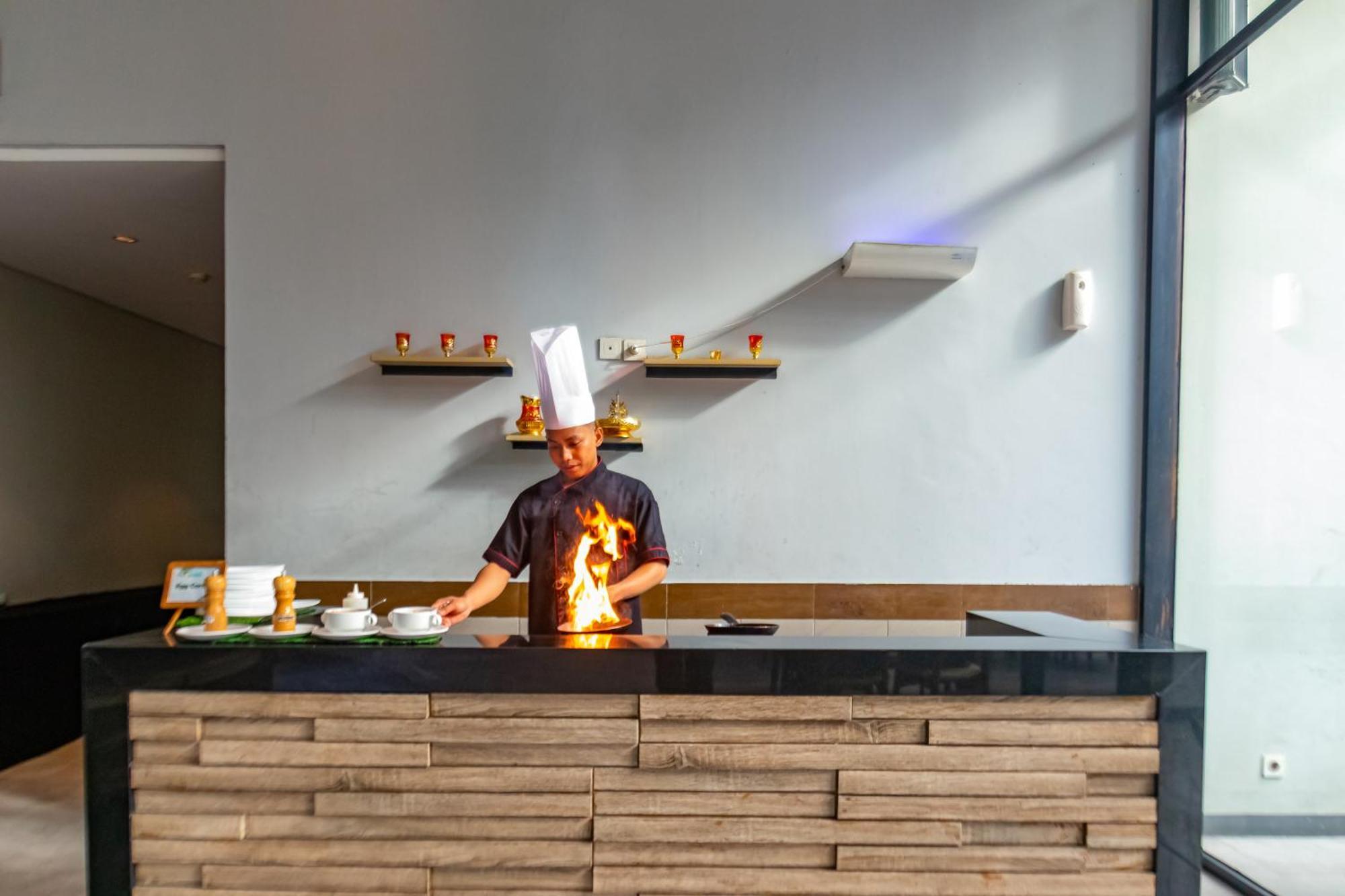 Hotel Ayola Lippo Cikarang Ngoại thất bức ảnh